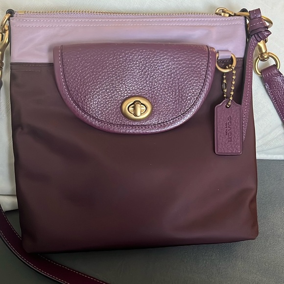 COACH Cargo Crossbody In 💜 purple Lilac lavender Colorblock - Picture 2 of 12